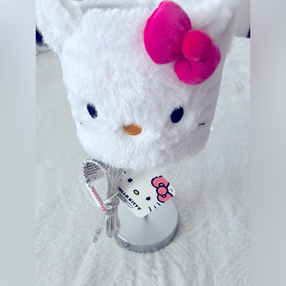Hello Kitty Lamp - Picture 4 of 7
